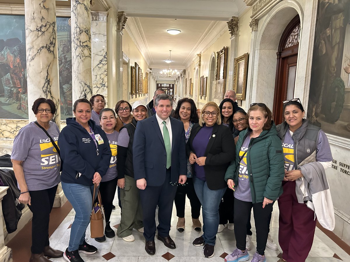 SalDiDomenico's tweet image. Last week, I was proud to speak on the Senate floor about how important #EarlyEd is for our children, families, providers &amp;amp; educators as we passed a transformational #EarlyEducation and care bill through the Senate (I also brought my own #HeadStart graduation program to session).