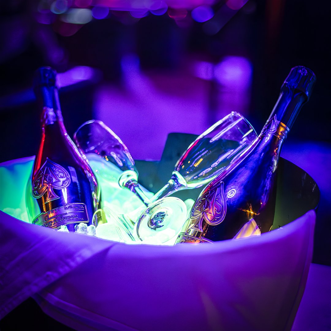 DiamondDenver's tweet image. The stage is set, and the lights are bright! There's no better place to kickstart the week than Diamond! See you tonight. #MagicMondays #DiamondClub #diamond #diamondnightlife