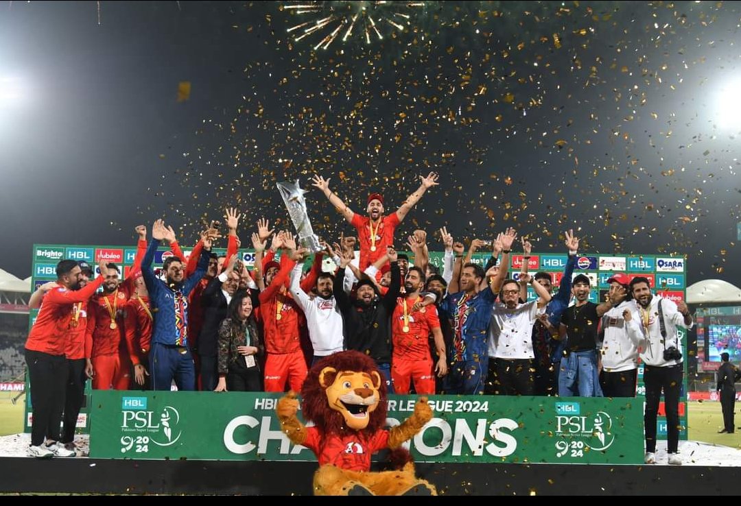 CHAMPIONS.🏆🎊❤ 𝐓𝐇𝐈𝐑𝐃 HBL PSL TITLE FOR ISLAMABAD UNITED.🏆🏆🏆 The Most Successful Franchise of Pakistan Super League.🔥❤ 🏆 2016 🏆 2018 🏆 2024 Islamabad United becomes the first team to win 3 PSL titles.🔥🤯 #HBLPSLFinal #PSLFinal #PSL9