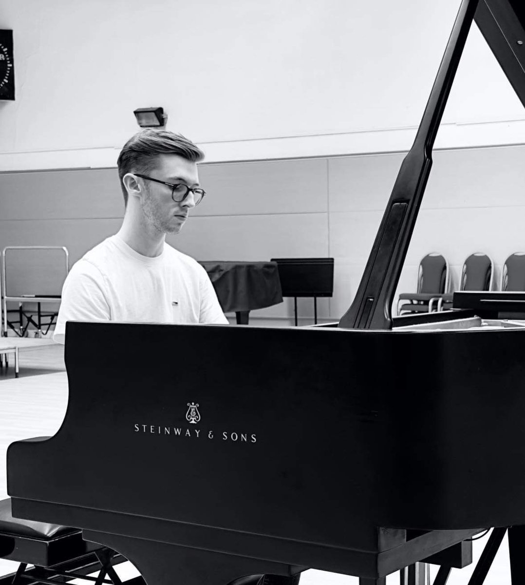 Huge congratulations to former pupil Andrew Smith who has been offered a place on the Master of Studies in Music (Performance) course at the University of Oxford. A very proud school and Music Dept!!!!