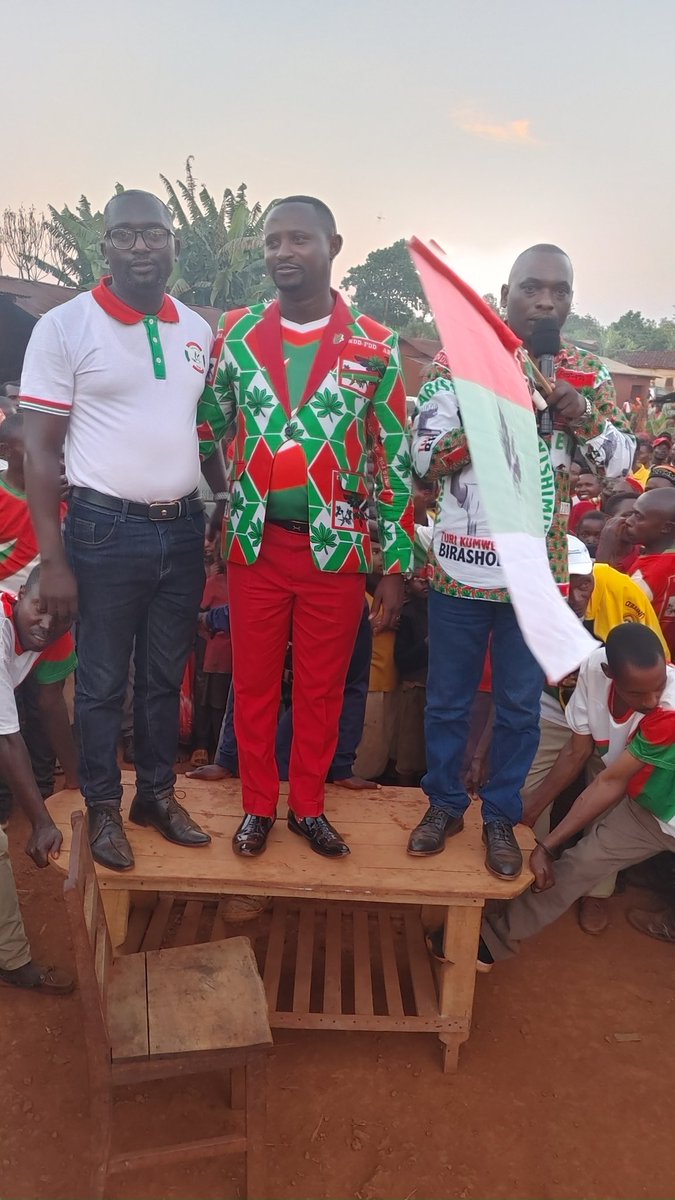 CnddFddButanyer's tweet photo. 17/3/2024 Abagumyabanga bo ku mitumba y #MATYAZO, #BUHIGIRANKA,#GATWE na #MASAMA  komine #Kiremba,bari mu birori vyo gukeza abaherutse kwakirwa no kwipfurizanya umwaka mwiza w2024,Kari n'Akaryo ko kwakira abandi 50 no kwegeranya ibifungurwa vy'abamikoro make
@CnddFdd
@R_Ndikuriyo https://t.co/zlK0OY7RDl