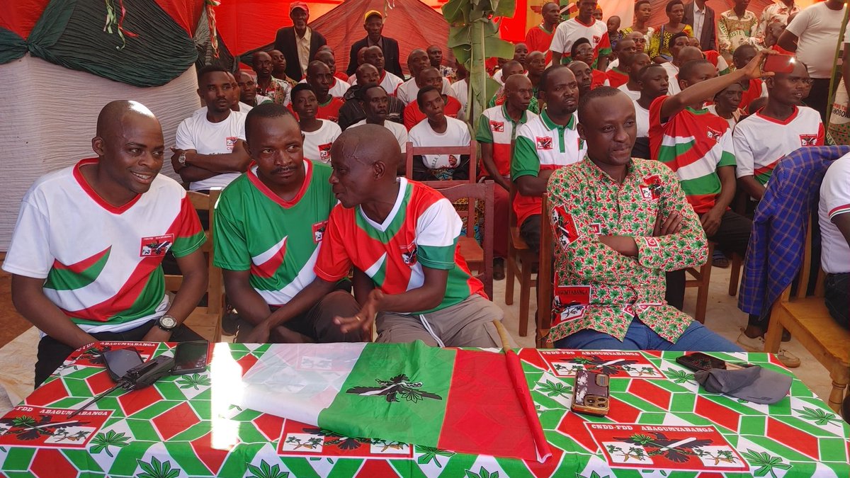 CnddFddButanyer's tweet photo. 17/3/2024 Abagumyabanga bo ku mitumba y #MATYAZO, #BUHIGIRANKA,#GATWE na #MASAMA  komine #Kiremba,bari mu birori vyo gukeza abaherutse kwakirwa no kwipfurizanya umwaka mwiza w2024,Kari n'Akaryo ko kwakira abandi 50 no kwegeranya ibifungurwa vy'abamikoro make
@CnddFdd
@R_Ndikuriyo https://t.co/zlK0OY7RDl