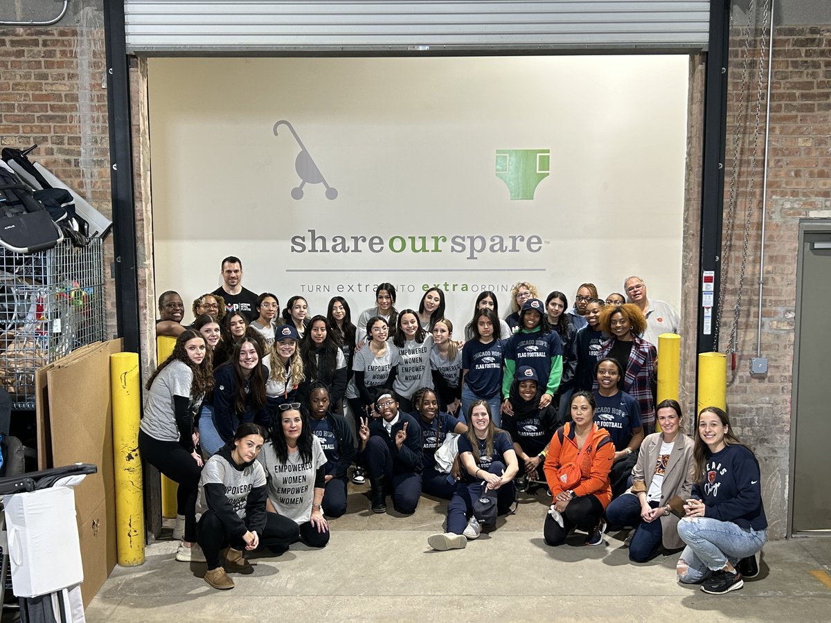 Bears Huddle celebrated Women's History Month by volunteering at @ShareOurSpare, a women founded non-profit that helps local families in need. Sign-up to learn more about Bears Huddle opportunities at ChicagoBears.com/BearsHuddle.