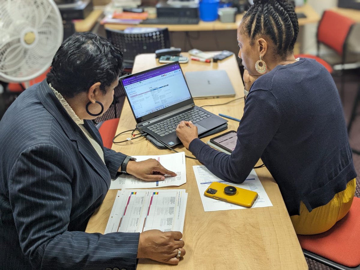 learning1stbda's tweet image. Cambridge and CCK curriculums now synchronized, thanks to the diligent work of our ERU co-leads and the dedicated team of school-based and DoE early years educators. Their collaboration sets the stage for enhanced learning outcomes. 👏📚 #CurriculumAlignment #EducationalSynergy