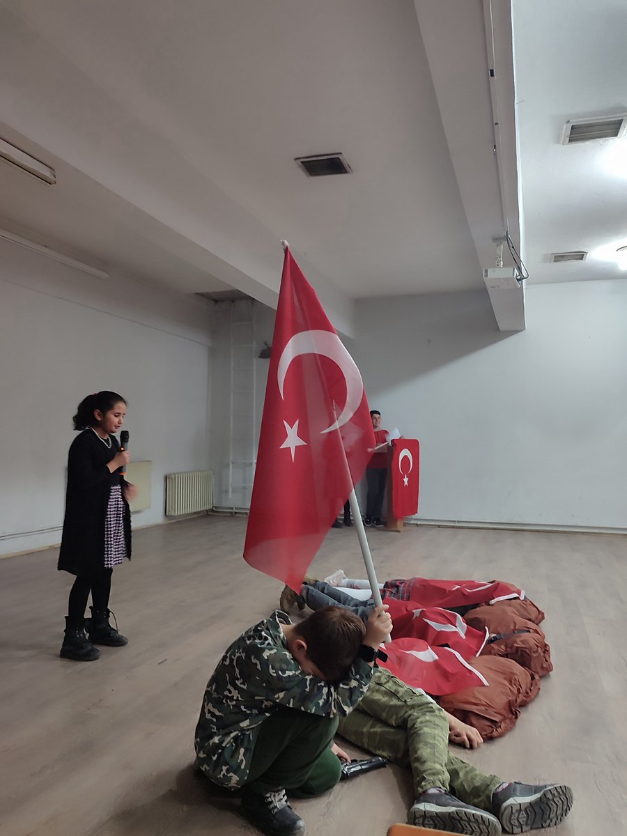 fatihilkorta's tweet photo. "Çanakkale, vatan sevgisinin, birlik ve beraberliğin ne denli büyük zaferlere yol açabileceğinin kanıtıdır. Milletimizin, destansı direnişinin sembolüdür. Bu büyük zaferin yıl dönümünde, aziz şehitlerimizi saygı ve minnetle anıyoruz."🇹🇷 @Erzurum_Mem @horasanmem25 @s__karakurt https://t.co/T4emEf7zPn