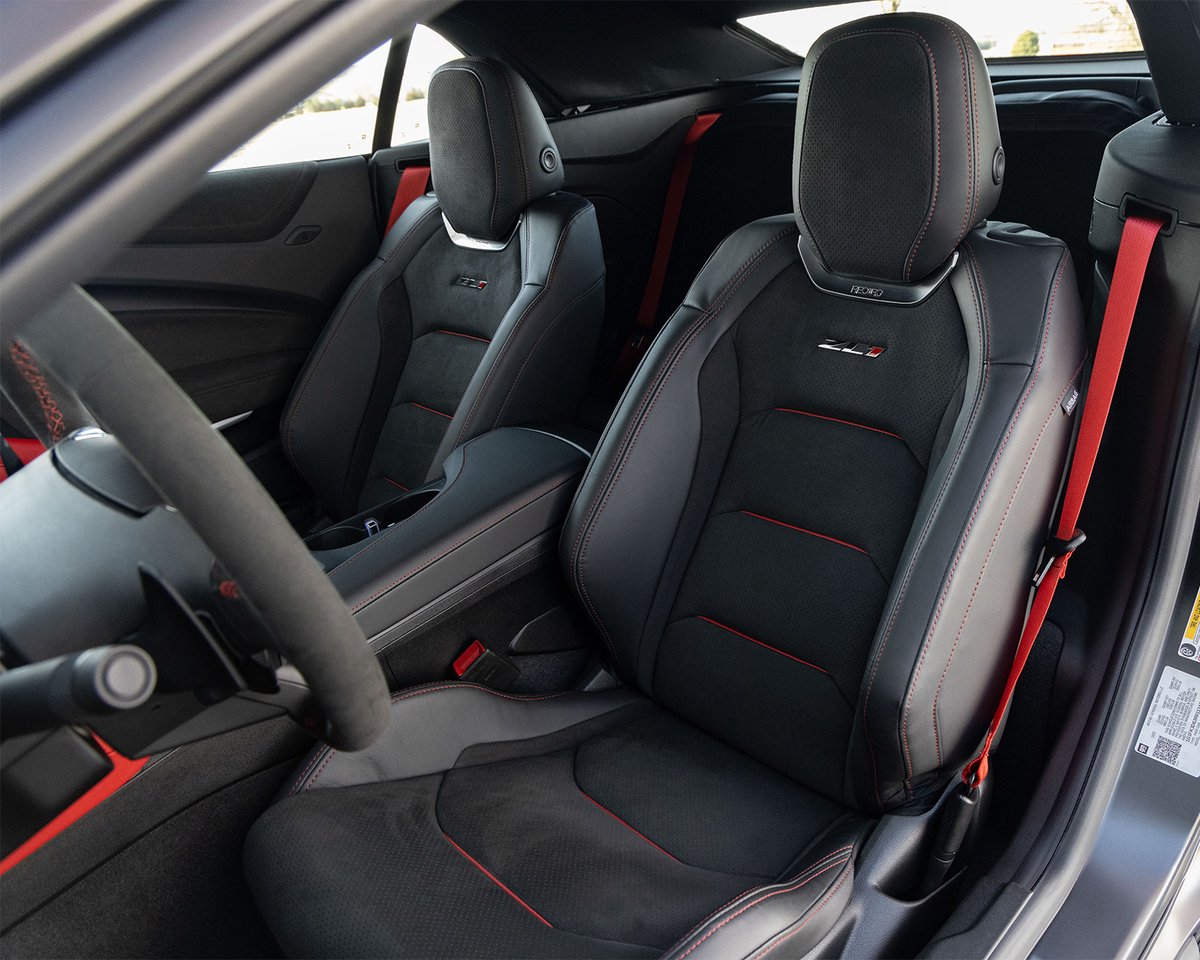 Barrett_Jackson's tweet photo. Marking the end of an era in American high-performance cars, this 2024 @Chevrolet #Camaro #ZL1 Collector’s Edition convertible is a rare and highly equipped example. Crossing the block with No Reserve at the April 18-20 Palm Beach Auction.

Learn more: https://t.co/5W8yL668yo https://t.co/vuFG4H1WdT