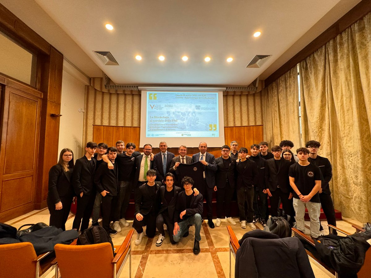 team_MAST_'s tweet photo. Oggi,il Team Mast ha partecipato al convegno"La Blockchain al servizio delle PMI",tenutosi nella Sala Convegni di Confindustria Caserta, in collaborazione con l'Università  Vanvitelli di Caserta.L'evento è stato molto illuminante,abbiamo discusso con molti imprenditori locali. https://t.co/GayaeNLWBc