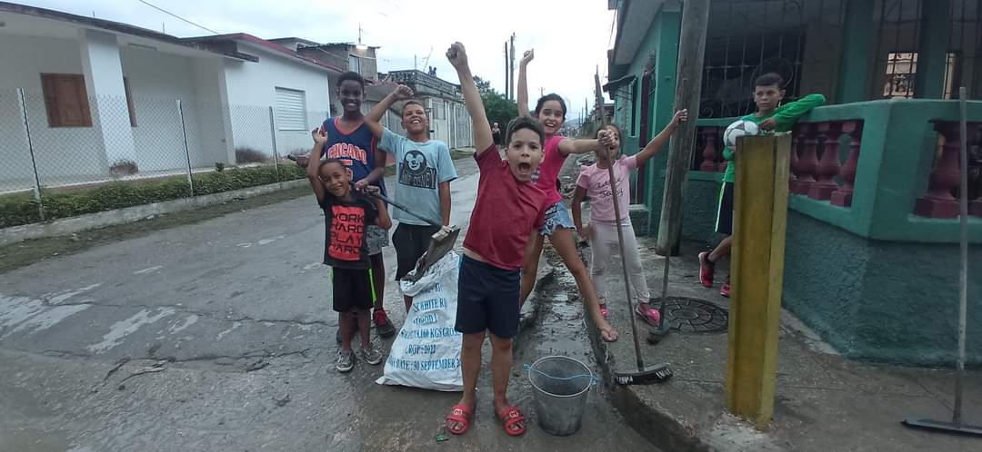 “La participación popular tiene su vida, su génesis y su campo de acción en la comunidad”... Ejasí 💪🏻🇨🇺 ✒️Hugo Chávez. Por un 2024 de esperanza, esfuerzo y prosperidad ❤️ #TeamAsere de toda la vida!!!!! 😏😉 @cafemartiano @La_MalaPalabra