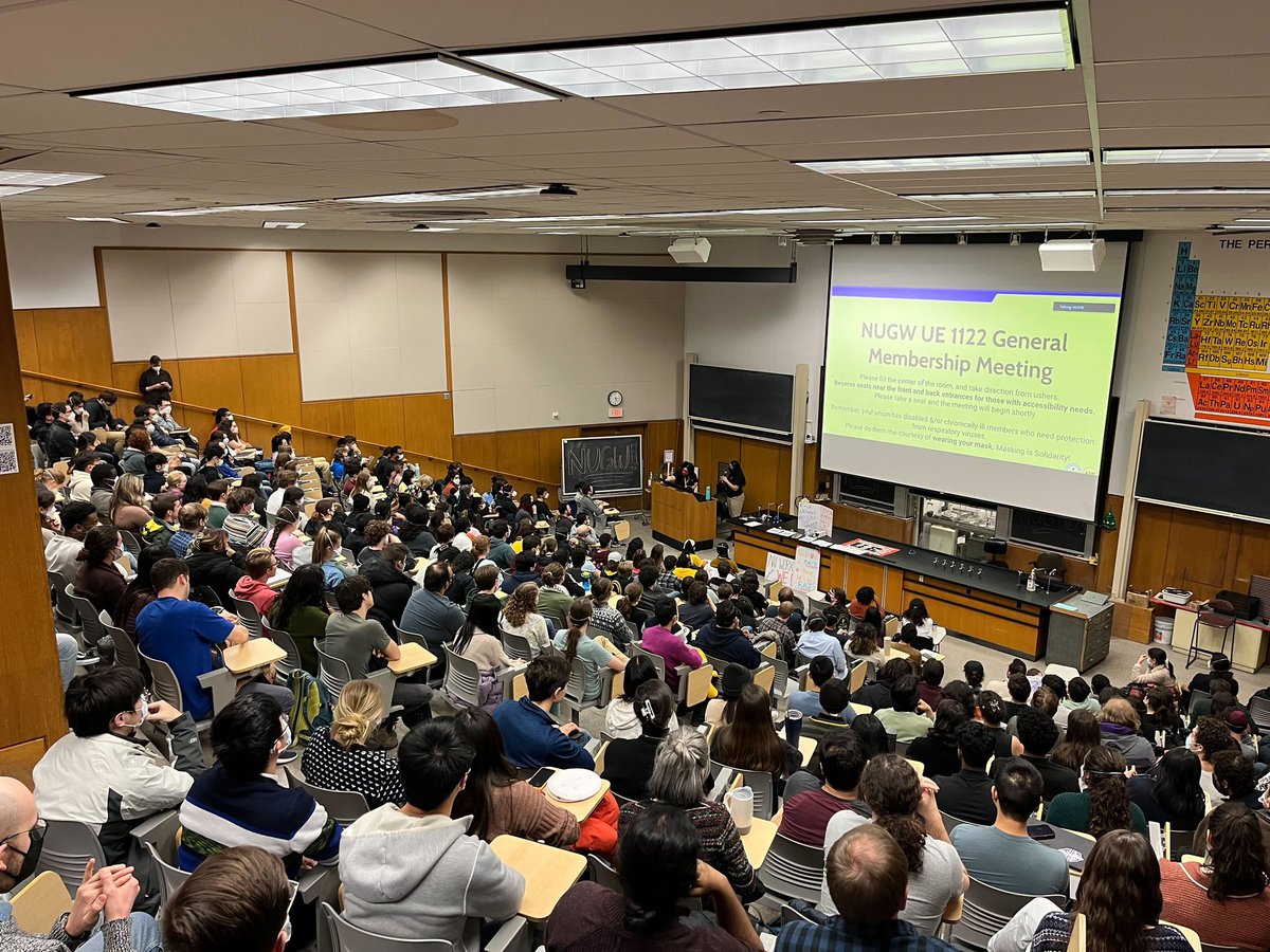 Grad workers at Northwestern University, members of UE Local 1122, have ratified their 1st UE contract! The contract includes a $45,000 minimum stipend by September — a 22% raise. Dental &amp; vision premiums will be covered and there are now limits on mandatory working hours. (1/3)