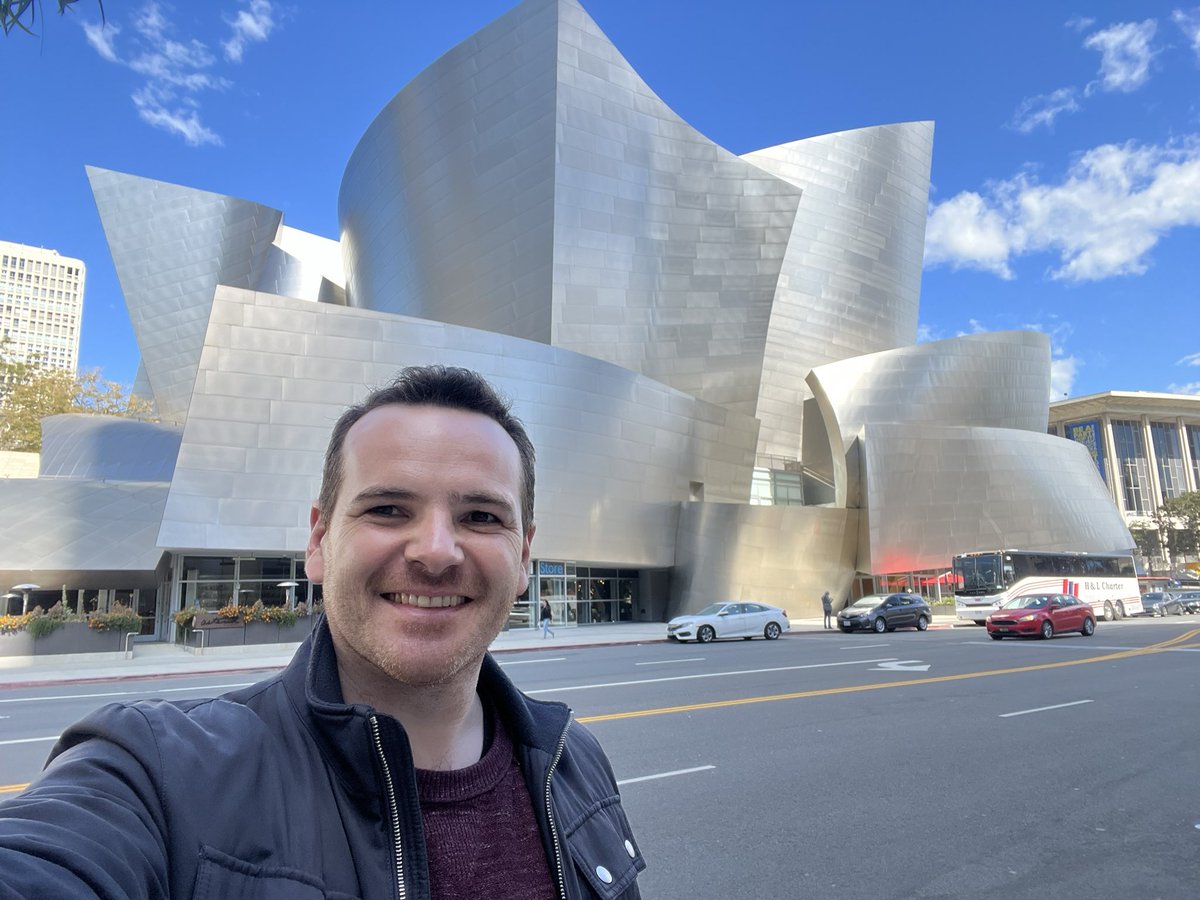 Very much looking forward to conducting the @ColburnSchool Orchestra this week at Disney Hall, where I spent 6 wonderful years! Je me réjouis de diriger l’Orchestre de la Colburn School de Los Angeles cette semaine au Disney Hall, où j’ai passé 6 années merveilleuses!