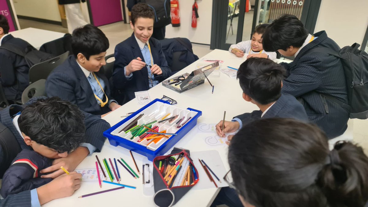 Ramadhaan crafts, puzzles and reflection opportunities at lunch time @EBLAeast #WeAreStar #Faithful Stars #StarCreative @StarAcademies