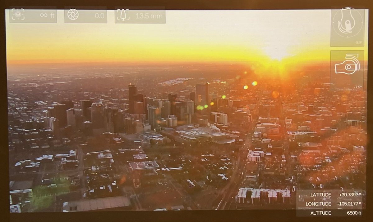 jmowry11's tweet photo. Love my job! Love the view! #morning #goodmorning #helilife #aerialphotography #photoglife #riseandshine #sunrise #denver #colorado #love #whataview https://t.co/SGoaGHodg5