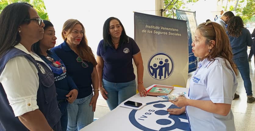 ivssoacagua's tweet photo. Celebrando el 58 Aniversario de Produvisa con una jornada de inducción en los procesos del IVSS en la Oficina Administrativa de #Cagua, #Aragua ¡Importante actividad para concientizar sobre la providencia administrativa 003, forma 14-100 y prestaciones del IVSS! #Produvisa #IVSS https://t.co/kpcEZ3Y1hd