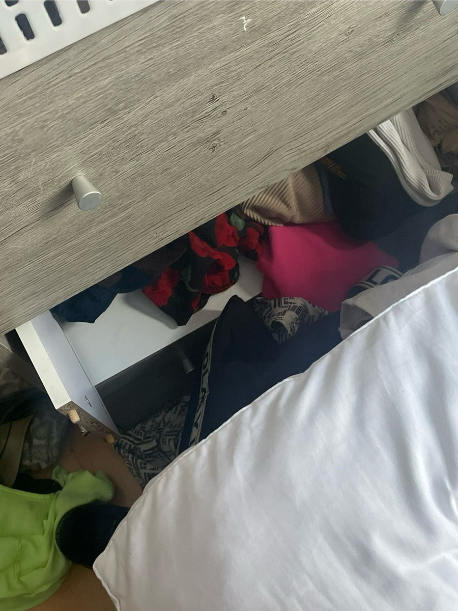 lizbethalejandr's tweet photo. @Indirectas_Tuit arreglando un cajón tóxico! https://t.co/WcUMJCEX48