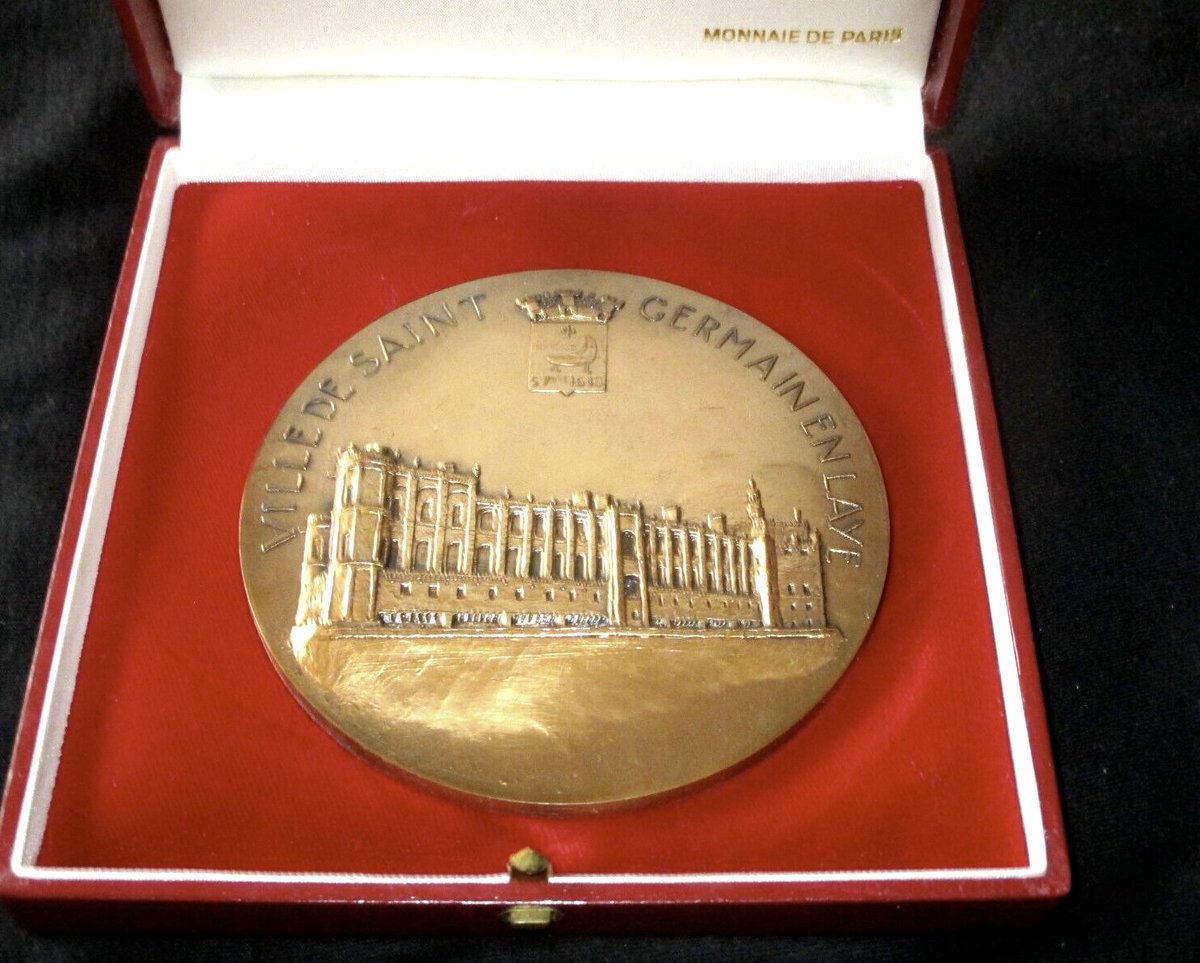STB_KOB's tweet photo. Médaille de la ville de @StGermainLaye en hommage à Francis #Llacer pour le titre de champion de France 1994 #Cisco https://t.co/fw8Ra1Z3cq