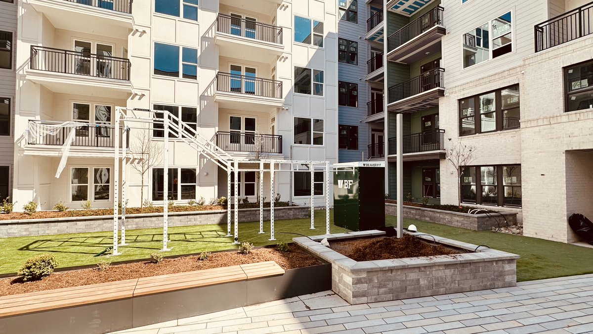 BeaverFitUSA's tweet image. Another outdoor fitness space ☑️

This Shred Shed at Broadstone South End is designed to maximize training in a compact area.

+ Weatherproof, secure storage
+ 24' galvanized steel rig
+ Rope climb tower
+ Heavy bag attachment

Look forward to seeing residents get #DamStrong!