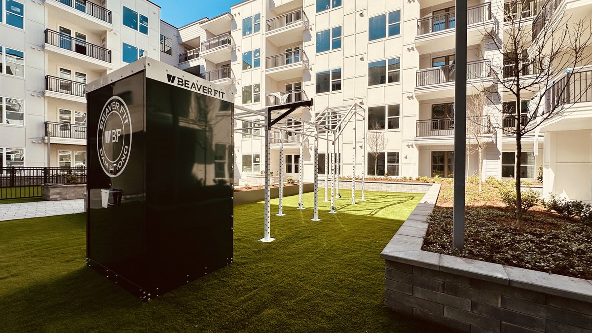 BeaverFitUSA's tweet image. Another outdoor fitness space ☑️

This Shred Shed at Broadstone South End is designed to maximize training in a compact area.

+ Weatherproof, secure storage
+ 24' galvanized steel rig
+ Rope climb tower
+ Heavy bag attachment

Look forward to seeing residents get #DamStrong!