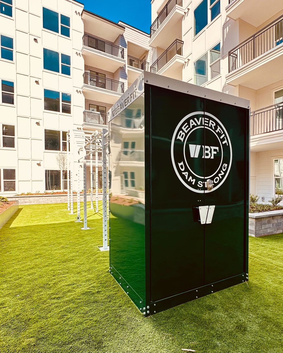 BeaverFitUSA's tweet image. Another outdoor fitness space ☑️

This Shred Shed at Broadstone South End is designed to maximize training in a compact area.

+ Weatherproof, secure storage
+ 24' galvanized steel rig
+ Rope climb tower
+ Heavy bag attachment

Look forward to seeing residents get #DamStrong!