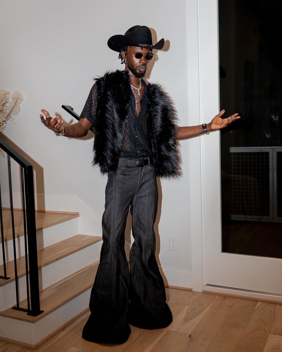 GhblackTv's tweet photo. Blacko with the drip #Bongo #blacko https://t.co/BIGbUaMPrq