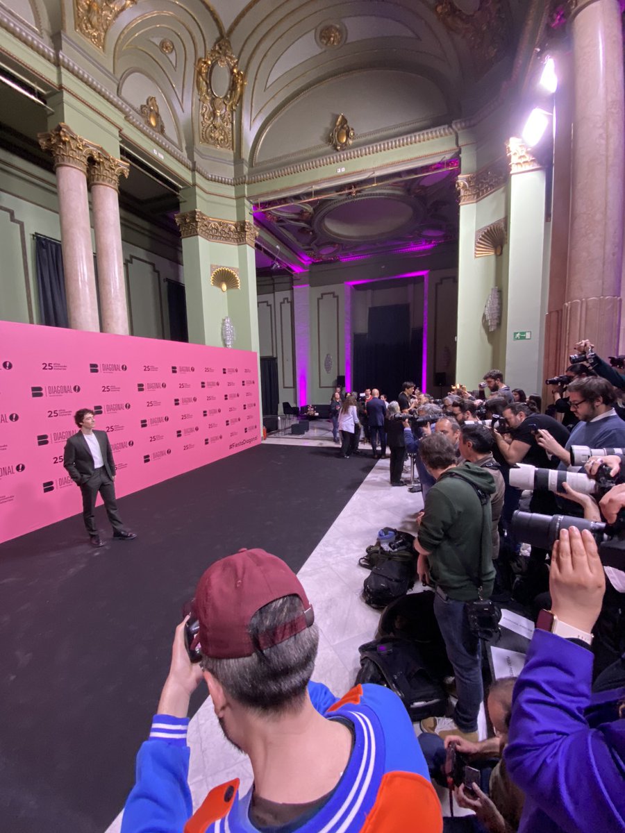 BanijayIberia's tweet photo. ¡La #FiestaDiagonal continúa! Arranca el photocall para celebrar los más de 25 años contando historias de @DiagonalTV ❤️
#WeAreBanijay
@banijaygroup https://t.co/EZoxyDQsrW