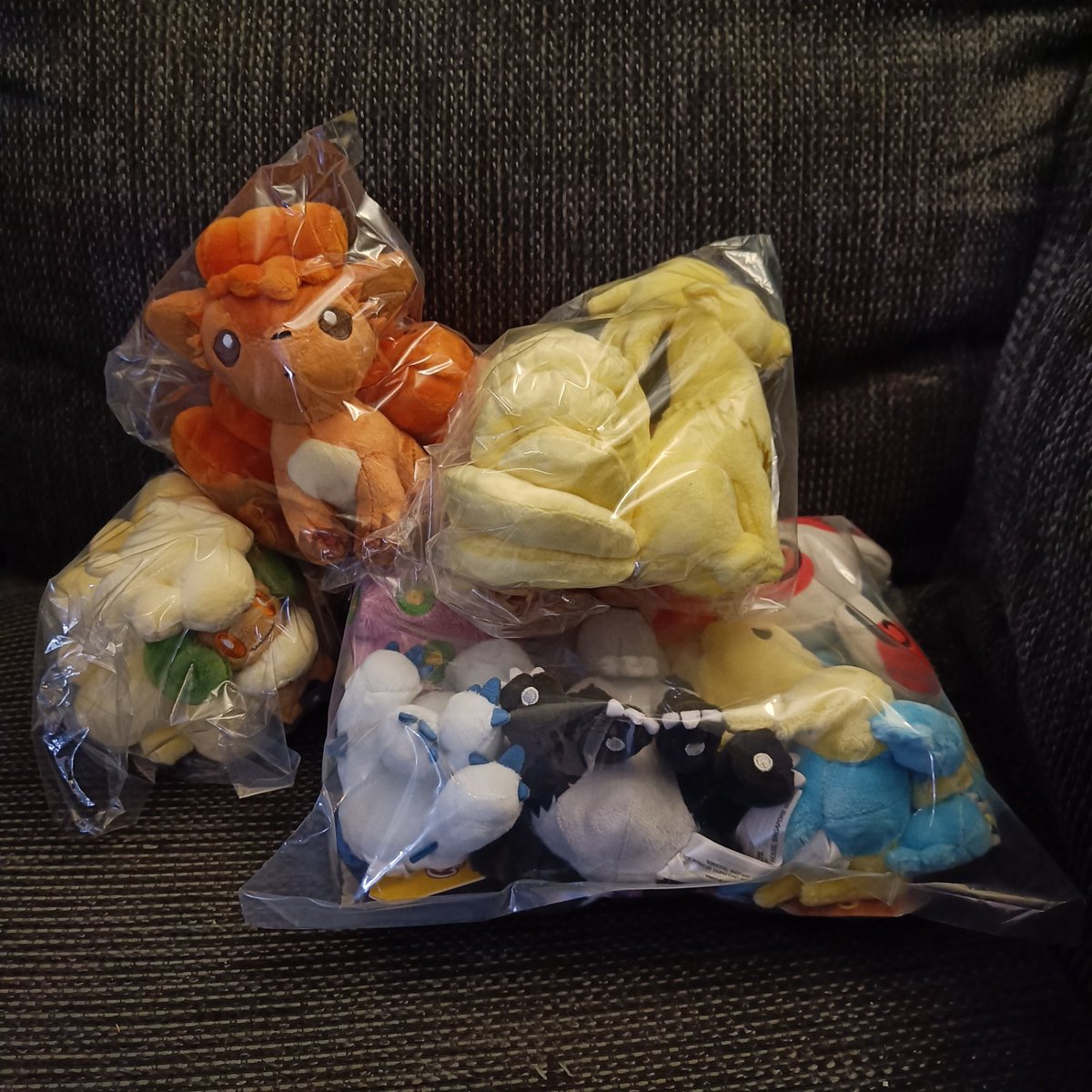 Chiko_Charm's tweet image. Got some more Pokemon Fit plushies (or Sitting Cuties as some knows them as!) from Meccha! Been tempted to buy these for a while!🥰 #Pokemon #PokemonCenter #PokemonFit #PokemonPlush #Absol #Spinda #Spiritomb #Vulpix #Ninetales #Mightyena #Manectric #Whimsicott