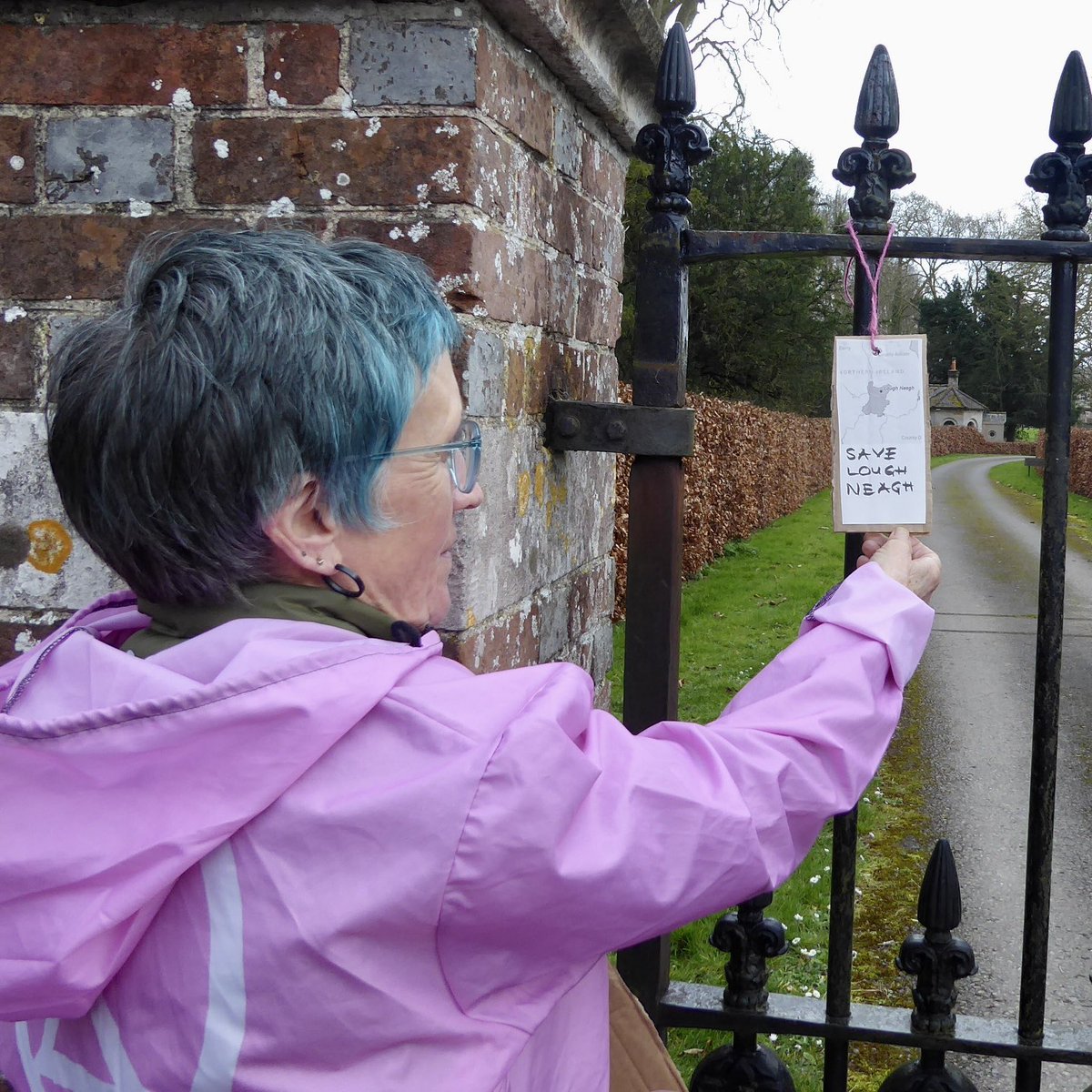 Today we protested against the Earl of Shaftesbury’s role in one of the UK’s most serious cases of ecological destruction The Earl owns the UK’s biggest lake, Lough Neagh. Lough Neagh, in Northern Ireland, is suffering an ecological catastrophe #SaveLoughNeagh