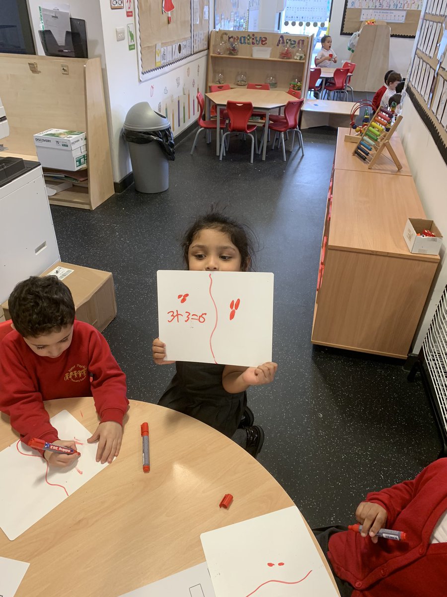 NewParkPrimary's tweet photo. Super mathematicians in RM solving doubling problems independently! ⭐️ #NP_RM #NP_Maths https://t.co/lEOINt9iMG