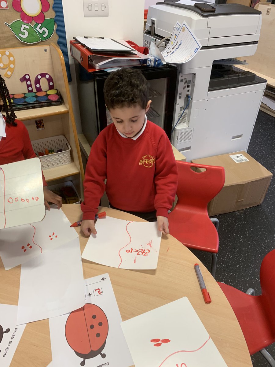 NewParkPrimary's tweet photo. Super mathematicians in RM solving doubling problems independently! ⭐️ #NP_RM #NP_Maths https://t.co/lEOINt9iMG