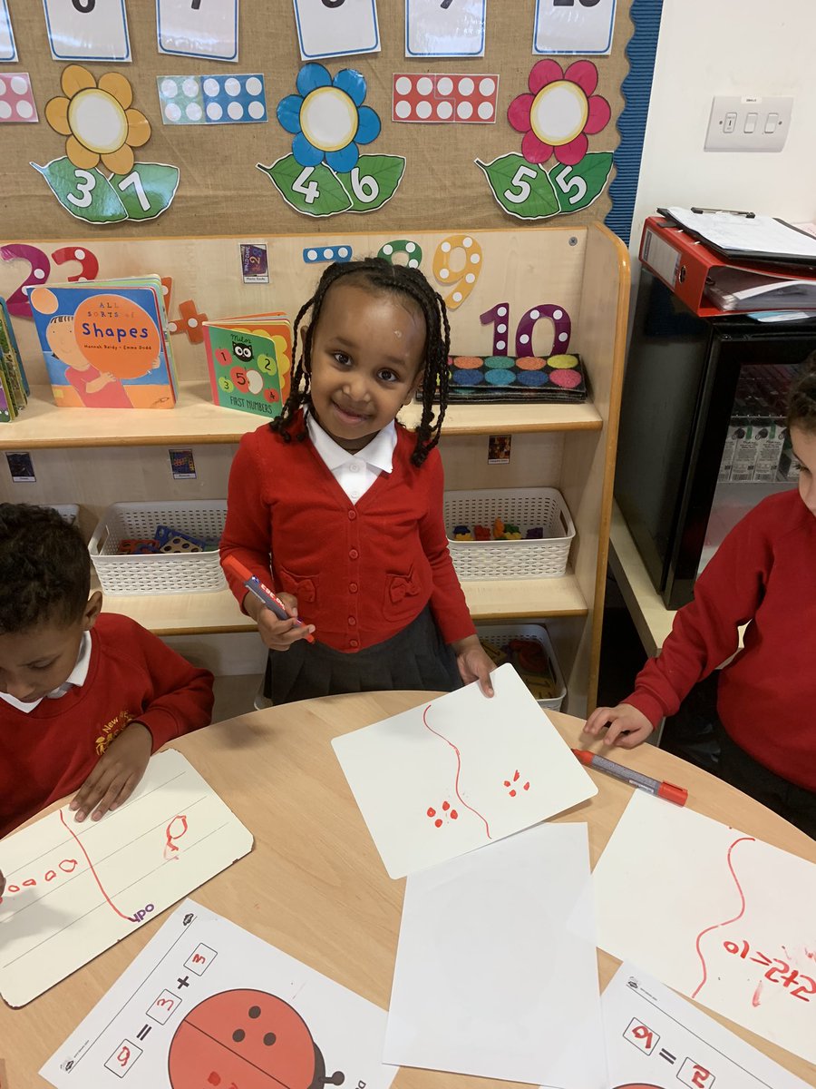 NewParkPrimary's tweet photo. Super mathematicians in RM solving doubling problems independently! ⭐️ #NP_RM #NP_Maths https://t.co/lEOINt9iMG