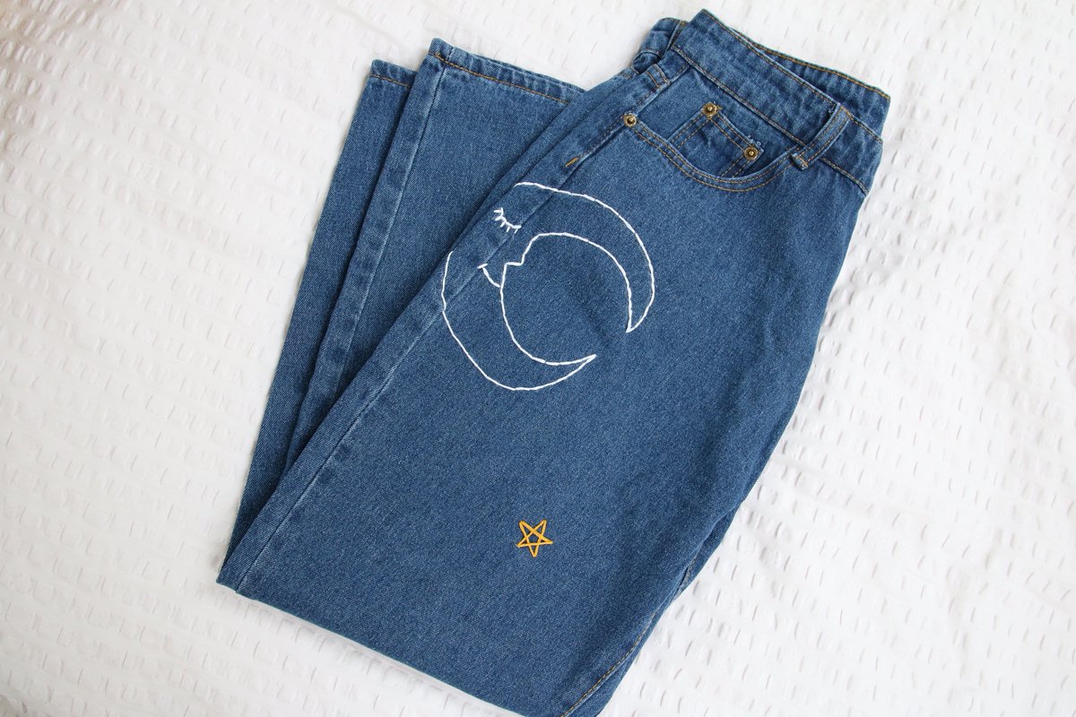 Zoehware's tweet photo. 🌸 Now is the perfect time to start shopping for Spring and I have the cutest jeans for you! 😍🌸

🌸 All hand embroidered by myself. Available in all sizes 👇🌸

https://t.co/G4kIEVZkhl https://t.co/Wc05PW1AOS