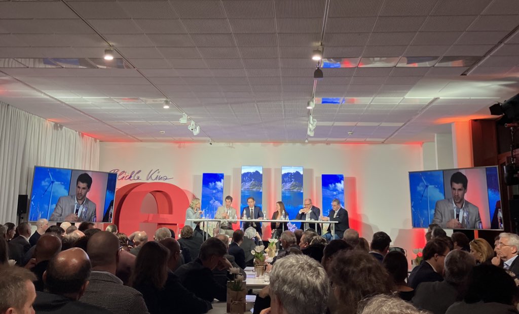 ineskoubi's tweet photo. Einigung zum #ElWG soll es „shortly, without von delay“ geben, sagt @lukas_hammer beim @OeEnergie Trendforum.
Da müssen die 1.300 Seiten eingelangte Stellungnahmen aber schnell gelesen werden.
#OETF https://t.co/TnLfuWlyi1