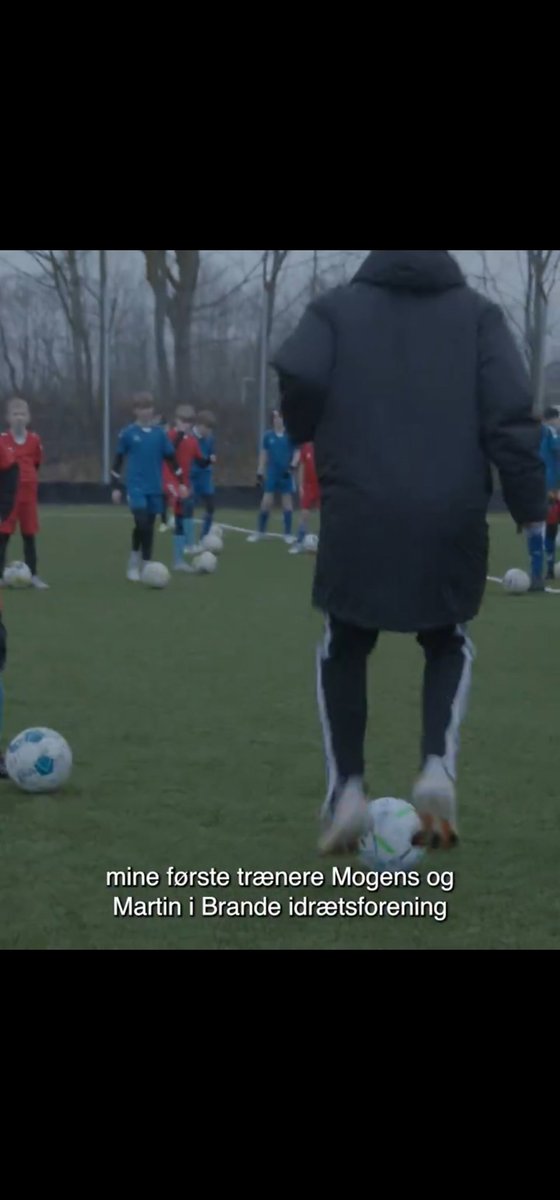 Shit jeg er god på bolden! Sjovt nok at være med til at lave med drengene på holdet 😃 Jeg syntes den nye trøje den er fed, så lad os håbe den bliver historisk 😊