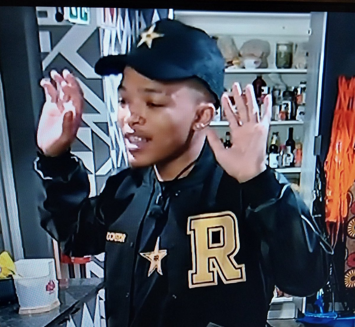LeboThabethe1's tweet image. Yohhhh...😂😂😂🤣🤣🤣 haai shame,this season's big brother neh..haaibo kuningi !!

MBOMBELA FARMERS MARKET
WELCOMES MICH
CONTRIBUTIONS FOR MICH
#MichMazibuko
#Michigans