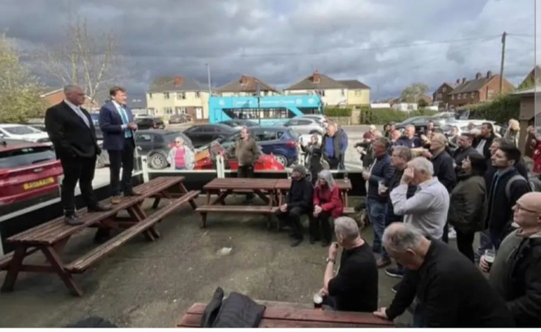 MiddleEngMale's tweet image. And seeing the multitudes, he went up onto a bench: and when he was set, his disciples came unto him.
And he opened his mouth, and taught them, saying, blessed are the poor in spirit: for theirs is the kingdom of Britain.

The sermon on the bench 🇬🇧❤️