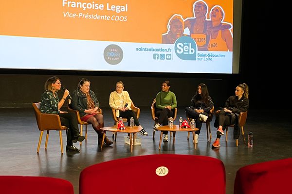 Farid BERKANE (@14_farber) on Twitter photo 🎙La projection du documentaire Les Incorrectes d'<a href="/ACerneG/">Anne Cécile Genre</a> est l'occasion de revenir sur la vie d'Alice Milliat, pionnière des JO féminins. Face à ce récit, de jeunes sportives réagissent et dénoncent des inégalités encore présentes.
↘️
france3-regions.francetvinfo.fr/pays-de-la-loi… 🎙La projection du documentaire Les Incorrectes d'<a href="/ACerneG/">Anne Cécile Genre</a> est l'occasion de revenir sur la vie d'Alice Milliat, pionnière des JO féminins. Face à ce récit, de jeunes sportives réagissent et dénoncent des inégalités encore présentes.
↘️
france3-regions.francetvinfo.fr/pays-de-la-loi…
