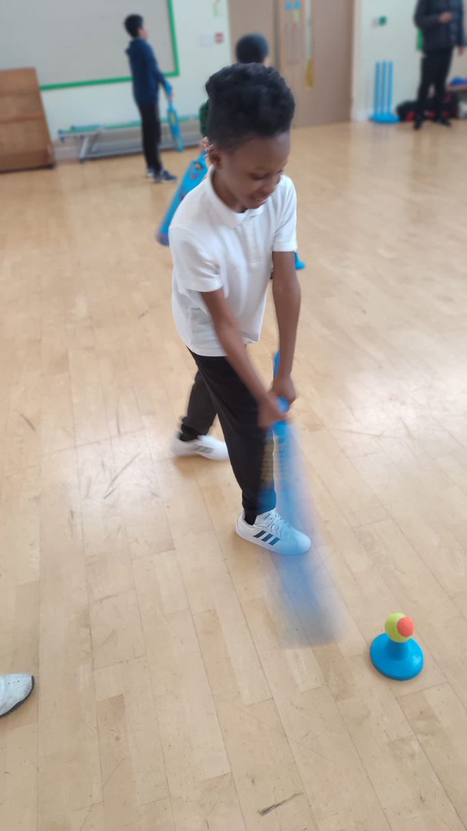 Cracking cricket 🏏 coaching for Falcon class today as Year 4️⃣ continue a 6 week programme offered by the fantastic 🤩 @platformLDN1 👏 
#Year4 #DPS #Bowledover #Totallywicket #Knockedforsix