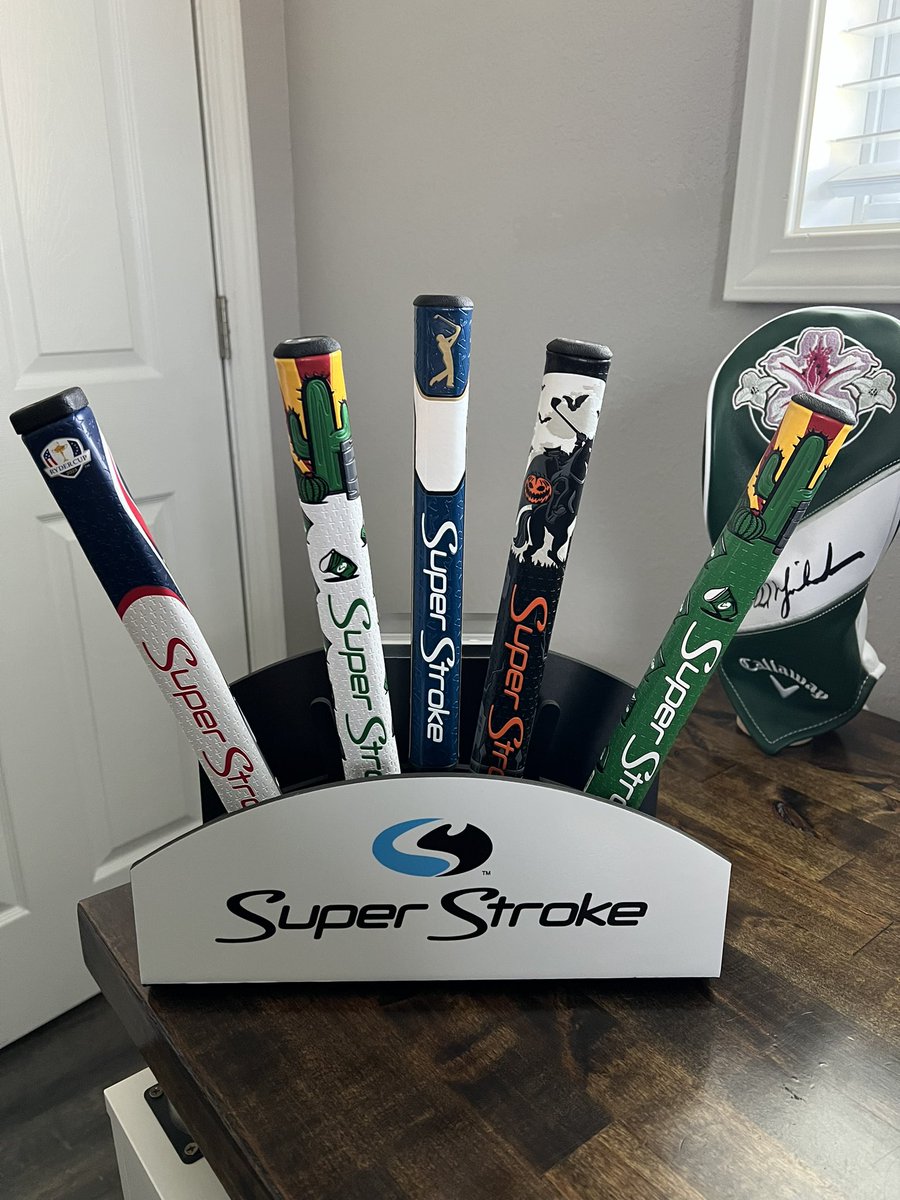 Shoutout to @SuperStrokeGolf for the display! It’s now my perfect excuse to buy more grips. My Lucky Leprechaun should be here tomorrow 🍀 🍀 Also not pictured: The Turn (too cool to not throw on my putter)