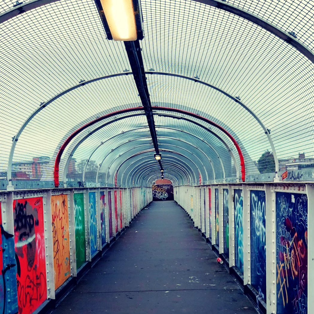 VelouriaRose's tweet photo. Footbridges over railway lines: where liminal zones intersect and intertwine lives, however fleetingly #psychogeography #crossingplaces #liminalspaces https://t.co/0Zb7sg9ebz