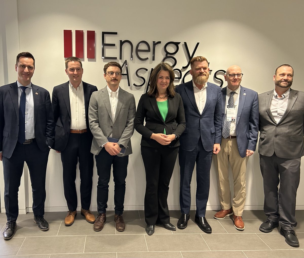 @ABDanielleSmith and I , along with Alberta's Deputy Minister of Energy and Minerals Larry Kaumeyer, had a good meeting with @EnergyAspects today in Houston. The company provides energy market analysis involving market fundamentals, price movements and geopolitics. #LNG was a