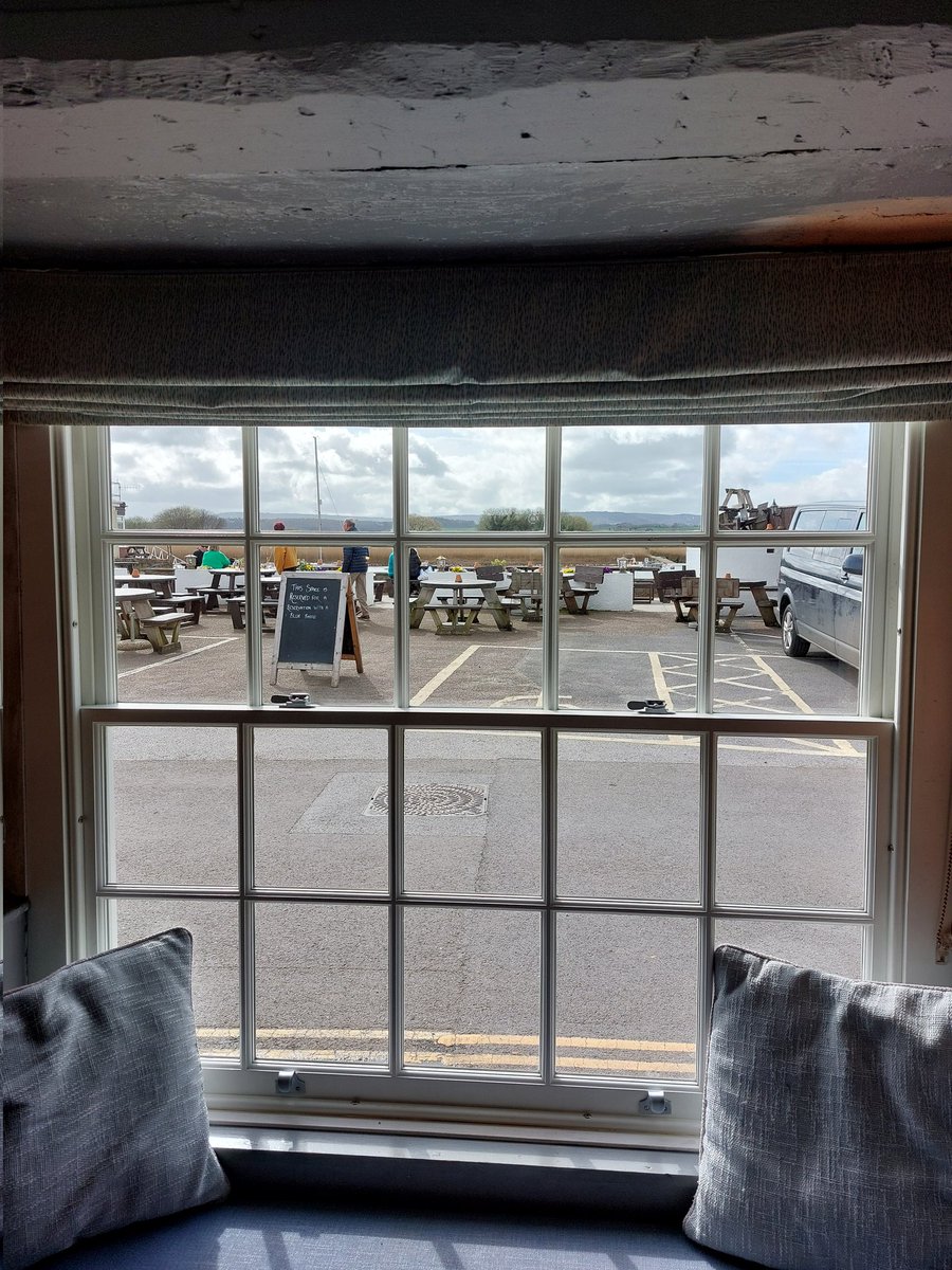 grecian10681068's tweet photo. A little lunchtime snack at one of the loveliest pubs in our beautiful county. The Passage House Inn at Topsham.
#devon
#Topsham
#pubsofdevon https://t.co/4E7q2HU7ar