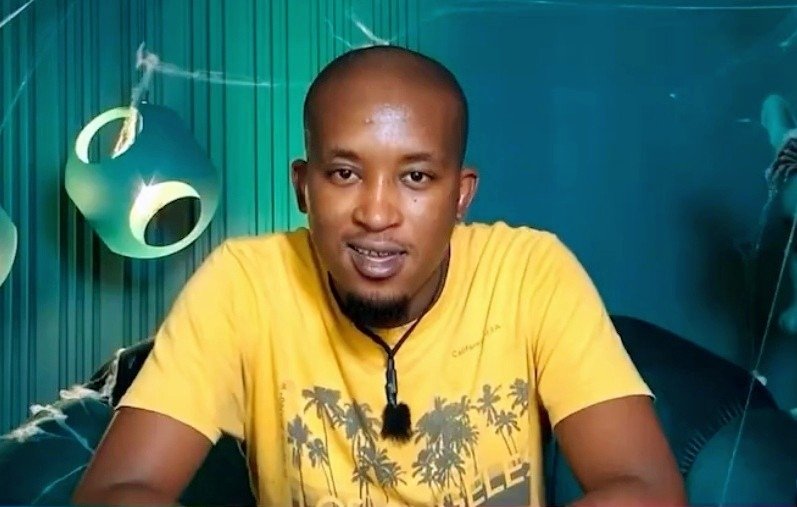 Amza_5's tweet image. It's how Makhekhe aka Khekheleza is still thinking about Liema's 250k 🤣😂, not knowing that there's something better waiting for him, a 2 million cheque 💰 #BBMzansi