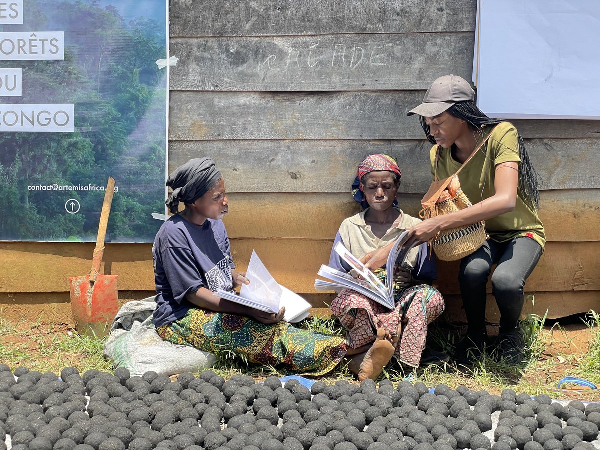 Artemis_African's tweet photo. 📚Nous croyons fermement que l'#éducation environnementale est la clé pour un avenir durable. Grâce à notre prgrme en #RDC, nous sensibilisons et éduquons les femmes, les jeunes et les enfants sur l'importance de la préservation de notre environnement.🌍✨ 
 #DéveloppementDurable https://t.co/T0rCLrodNZ