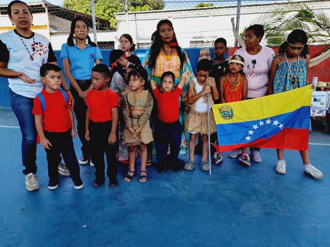 En compañía de otros entes institucionales desde el Nicho Lingüístico Warao se desarrolló actividades ludicas en el marco del Día de las Niñas/as y Jóvenes Indígenas. 
#PatriaEsHumanidad 
<a href="/NicolasMaduro/">Nicolás Maduro</a> 
<a href="/_LaAvanzadora/">Yelitze Santaella</a> 
@MPPEDUCACION 
<a href="/Soykarinacarpio/">Karina Carpio</a> 
<a href="/LeiraSuarezPsuv/">LeyraSuarezPsuv</a>
