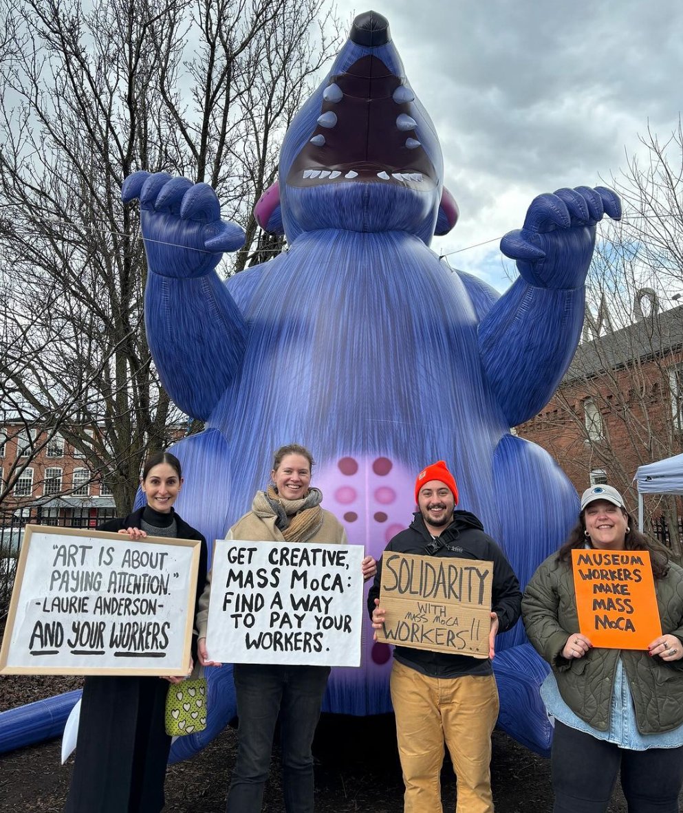 When Scabby the Rat shows up on a picket line, there's sure to be an employer nearby looking to hoard all the profits and short-change its workers. 

MASS MoCA workers are on the 13th day of their strike, fighting for a fair wage and cost of living offer. 

#StandUpUAW