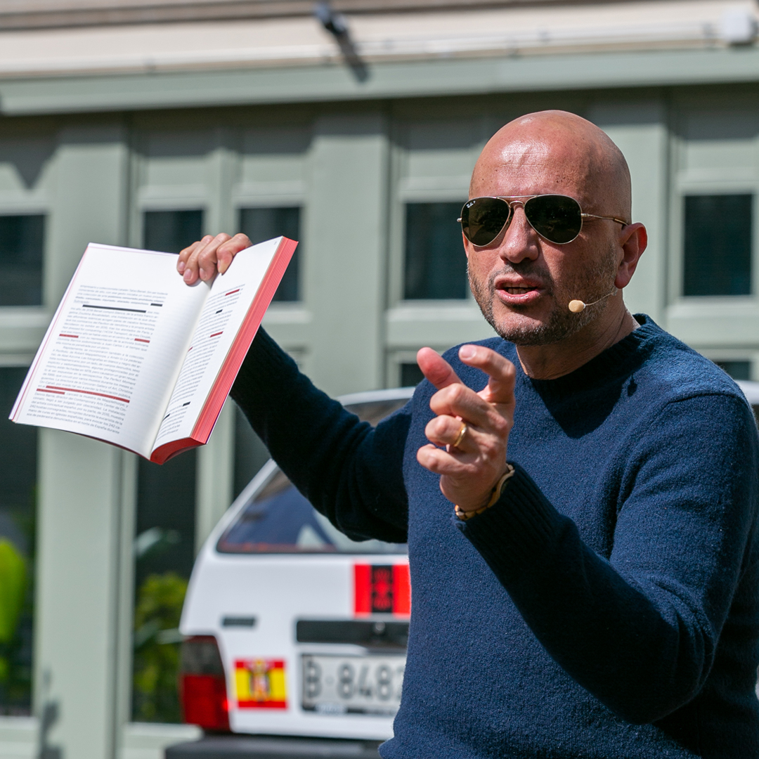 El periodista i escriptor Jorge Carrión i l'artista Joan Fontcuberta van realitzar dissabte passat la presentació del catàleg del #MuseudelArtProhibit i van parlar sobre #art, #censura i #llibertatdexpressio. Aviat podreu veure alguns dels moments més destacats de l'activitat.