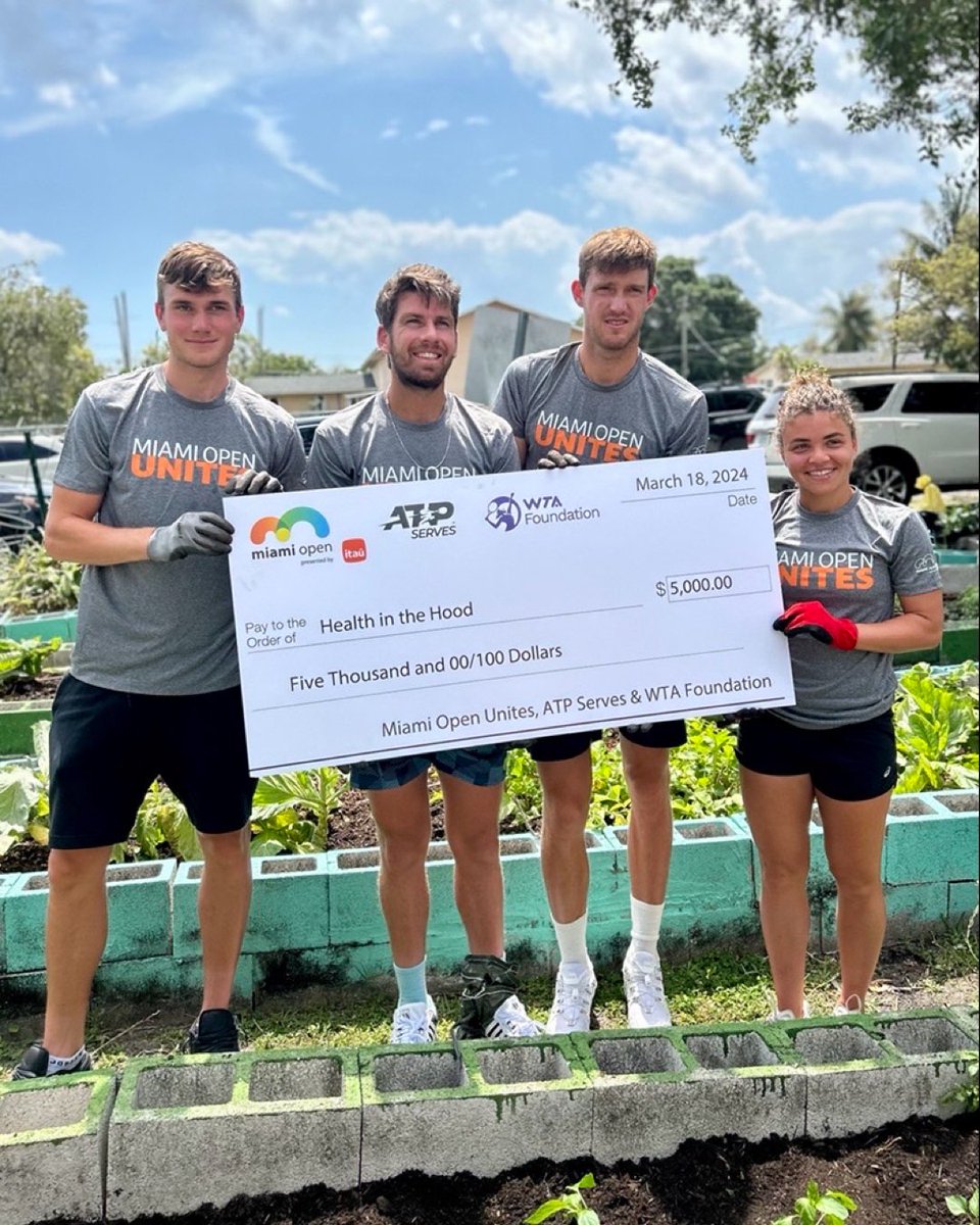atptour's tweet photo. All about giving back where it matters 🤝 🌱

@healthinthehood creates healthy community and teaches wellness in neighbourhoods throughout Miami 🫶✨

@miamiopen | #miamiopenunites https://t.co/QXyJY9lToa