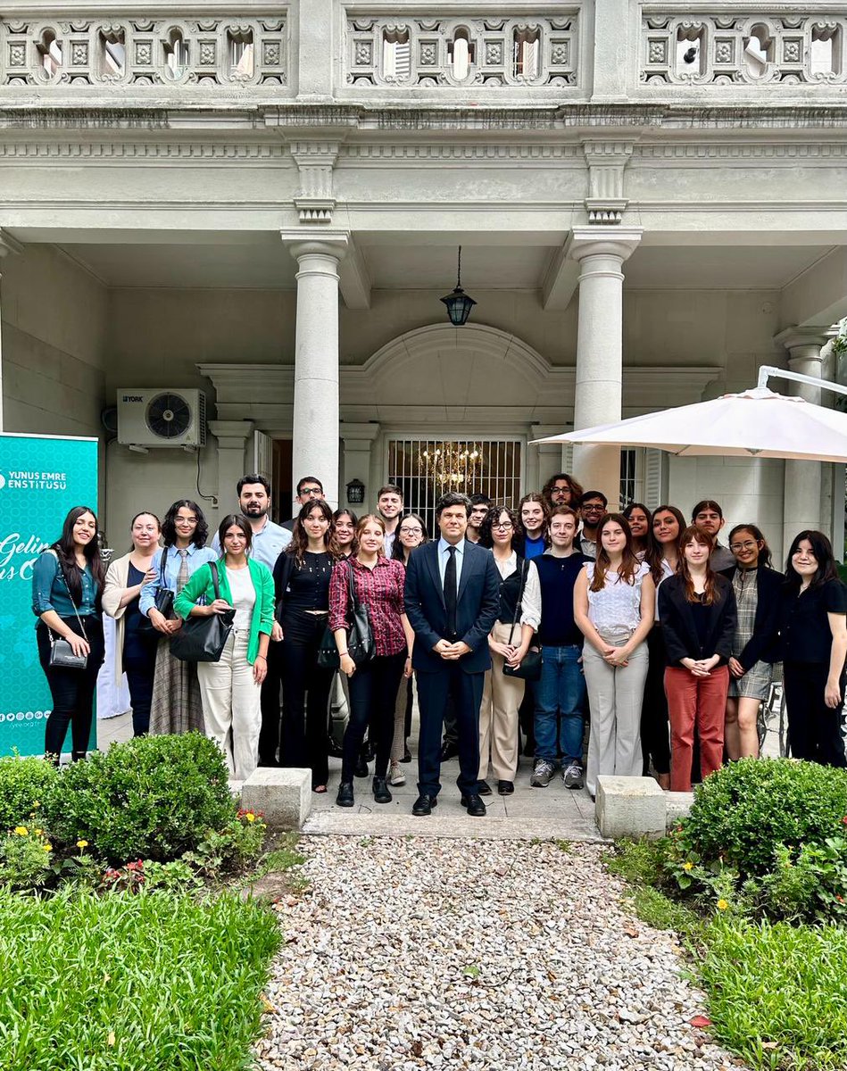 Fue un placer recibir hoy a los valiosos miembros de <a href="/CedemaArg/">CEDEMA</a>. Conversamos sobre relaciones internacionales y temas de actualidad, así como de la política exterior de Türkiye ¡Un gusto haber compartido un rato con ustedes en <a href="/yeebuenosaires/">Yunus Emre Enstitüsü - Buenos Aires</a>!