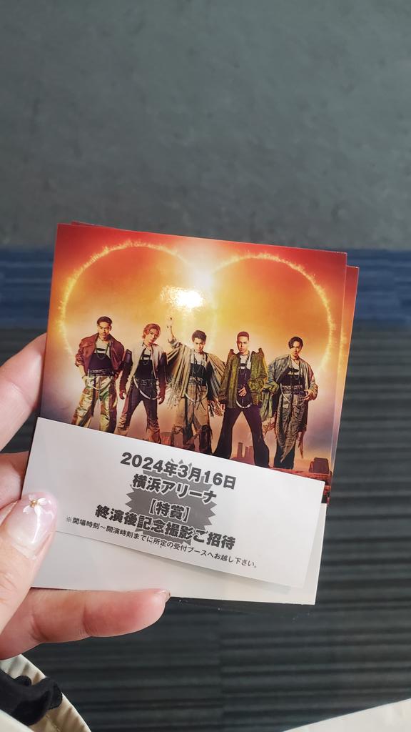 techi_ray7's tweet photo. まさか、自分がバクステ当たる日が来るなんて思わず…🥺

手の震えが止まらなくて、LIVEも席近いから(この人達と写真撮るのか…やばっ！)ってなり…
↓
@EXILETHESECOND_
#THEFAREASTCOWBOYZ
#EXILETHESECOND
#セカ友
#イケおじ
#ザーファーからのカウボー
#ジャズおじさん
#セカ散歩 https://t.co/3uMVkNeoQn