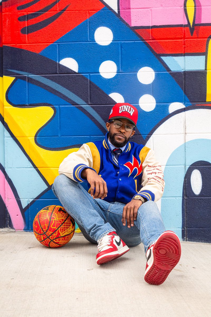 taylormadegq's tweet photo. MARCH MADNESS w/ @HatClub 🏀🏆
today’s #ootd 
IG: @taylormadegq

fit breakdown
🧢: Hat Club Elite 8 Pack (UNLV)
🧥: @walesgallery HOTC Jacket
👟: @Jumpman23 Lost &amp; Found Chicago 1

Hat Club “Elite 8 Pack”Now Available in 8 styles on https://t.co/e5jbZqRyMm &amp; @HatClub App 📱 https://t.co/5rlTUW6Jnl