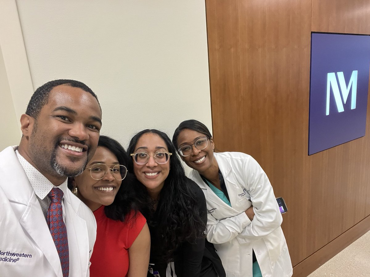 Walking from rounds @NorthwesternMed and ran into all this #Magic. Cardiology 🫀 , OB/GYN 🤰🏾, and transplant surgery 🫘 - your health is in good hands! @ALewisMD @DineeMD #DrConnieTheOB